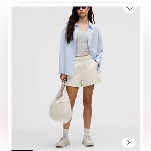 Lululemon Athletica cinchable waist high rise woven short 3.5”